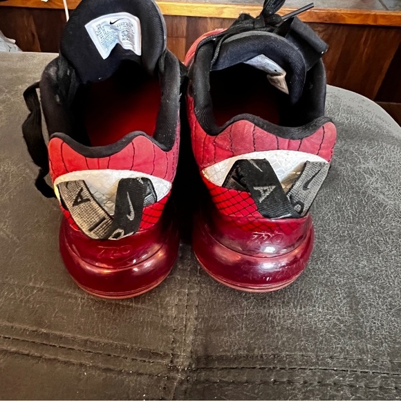 Nike Air MX-720-818 University Red/black Size 4Y - Picture 4 of 8